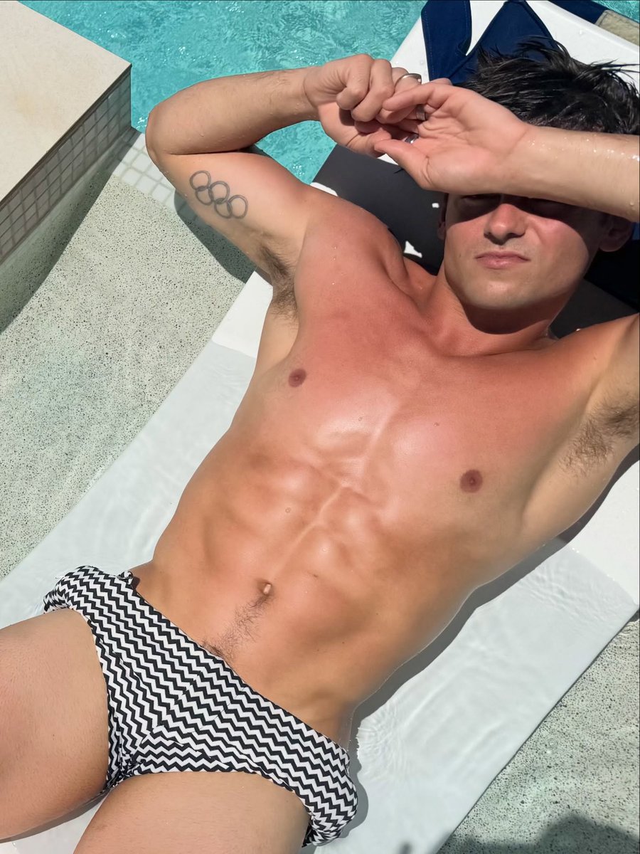 shirtlessxx's tweet photo. tom daley https://t.co/hbMbpJ62mb