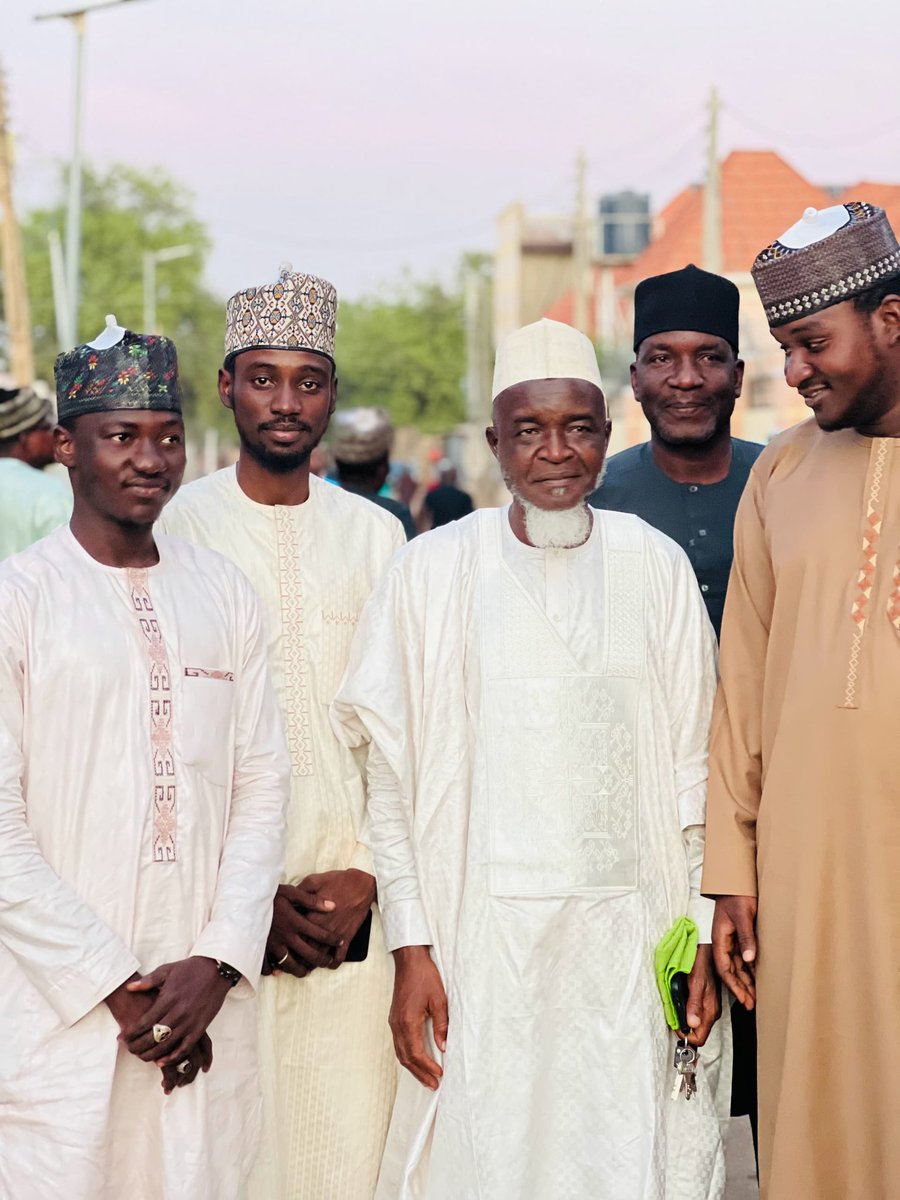 UsamaMuhammadU1's tweet photo. HALARTAR WA’AZIN WALIMAR AURE A SOKOTO.

A ranar Asabar da ta gabata, na halarci wa’azin Walimar Auren Umar Abubakar Jibril a Masallacin Markazus Sunnah, Guiwa Low-Cost Area.

Taro mai cike da albarka da nasihohi kan muhimmancin aure, tsoron Allah, soyayya da hakuri.🤲 https://t.co/qYdmfczsoA