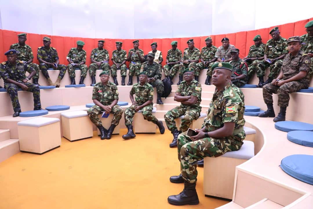 fdnbbi's tweet photo. Dans le but d'enrichir leurs travaux de recherche, les officiers de l'Ecole Supérieur de Commandement et d'Etat- Major en voyage d'études en Ethiopie ont visité, ce 7/4/2026, l'Institut de l'Intelligence Artificielle et le Service de Renseignement et de Sécurité Nationale. https://t.co/A68fDvY5Ne