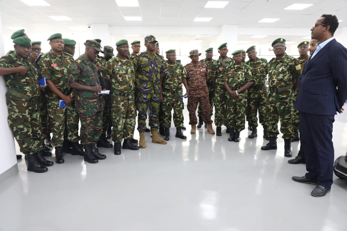fdnbbi's tweet photo. Dans le but d'enrichir leurs travaux de recherche, les officiers de l'Ecole Supérieur de Commandement et d'Etat- Major en voyage d'études en Ethiopie ont visité, ce 7/4/2026, l'Institut de l'Intelligence Artificielle et le Service de Renseignement et de Sécurité Nationale. https://t.co/A68fDvY5Ne