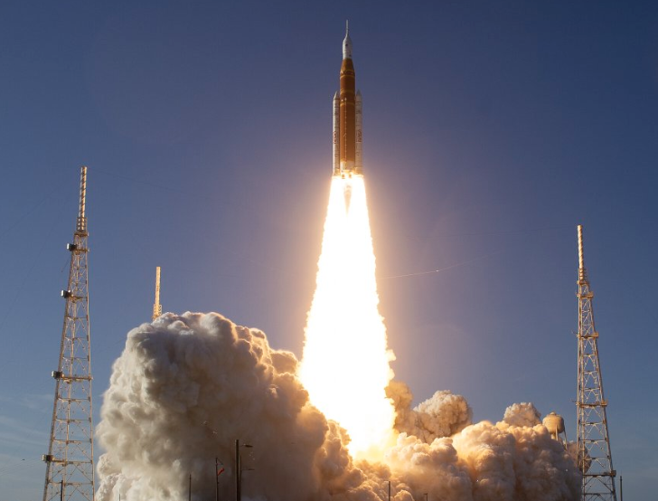 Ross Douthat tweet media