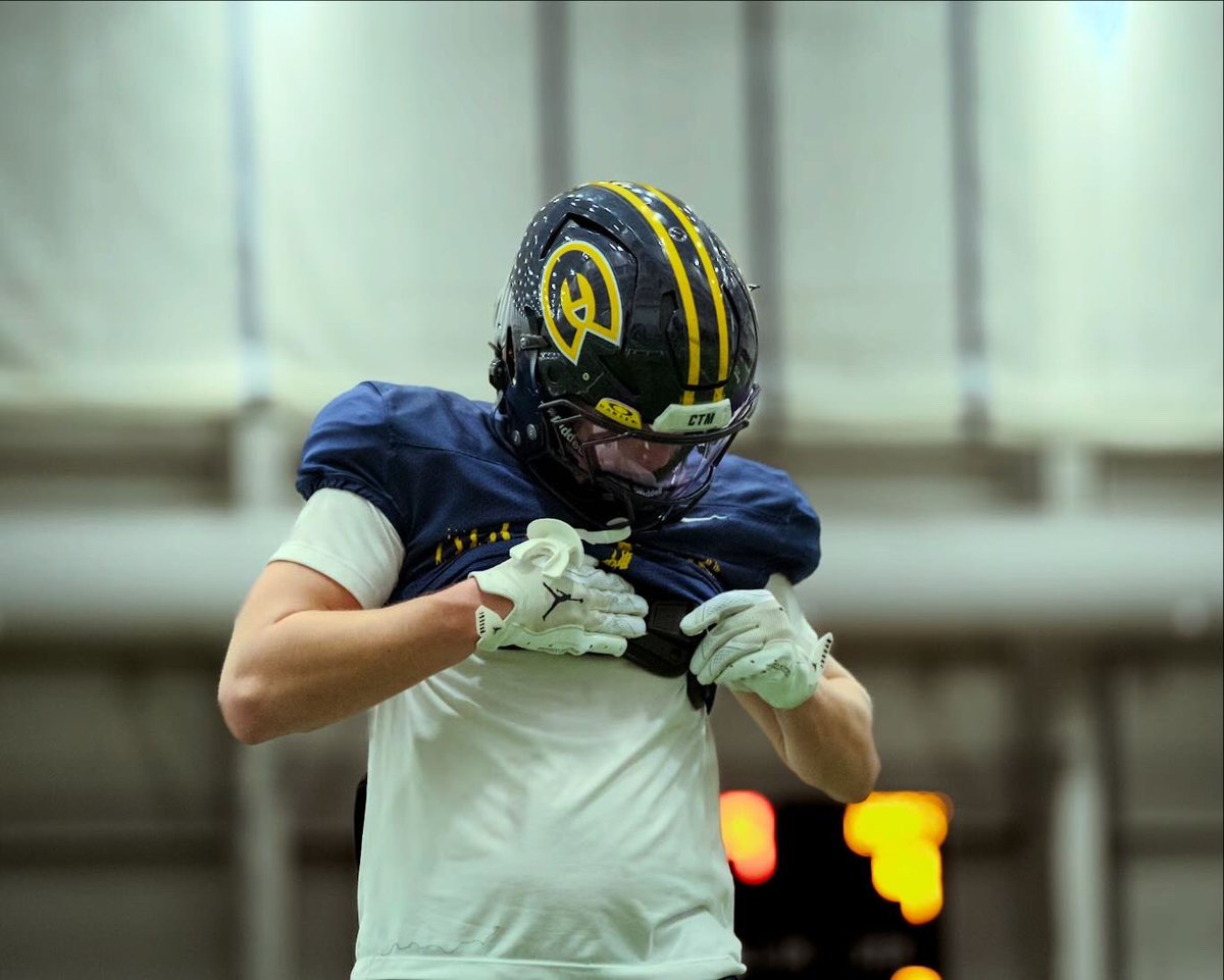 UWECFootball's tweet photo. Attacking each day. 

#ROLLGOLDS x #CTM https://t.co/5AeX4iLZSP