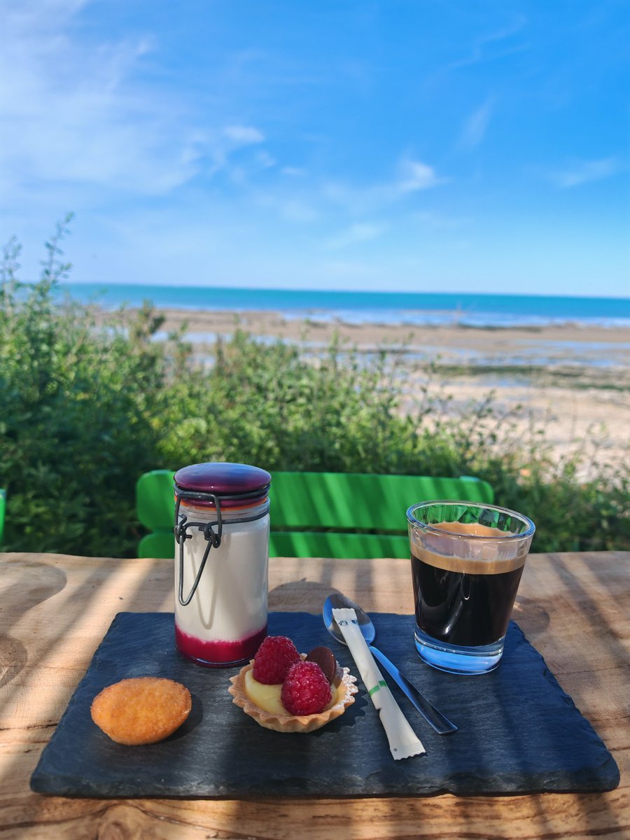 NHoonited's tweet image. Après 43 km à pédaler, c'est important de se restaurer #Ré