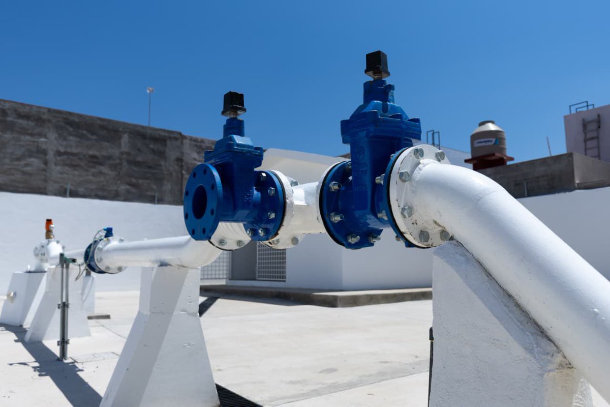 indira_vizcaino's tweet photo. 💧 ¡Más agua para Colima, más bienestar para nuestra gente! Entregamos una nueva #ObraQueTransforma: la rehabilitación y equipamiento del pozo profundo Cuajiote, que después de 25 años fuera de servicio, hoy vuelve a dar vida a la capital.

Este pozo ayudará a mejorar el abasto de agua no solo en su zona, sino en distintos puntos de la ciudad, beneficiando a más de 11 mil 440 personas, resultado del trabajo en equipo entre nuestra administración, @CiapacovOficial y @conagua_mx.
