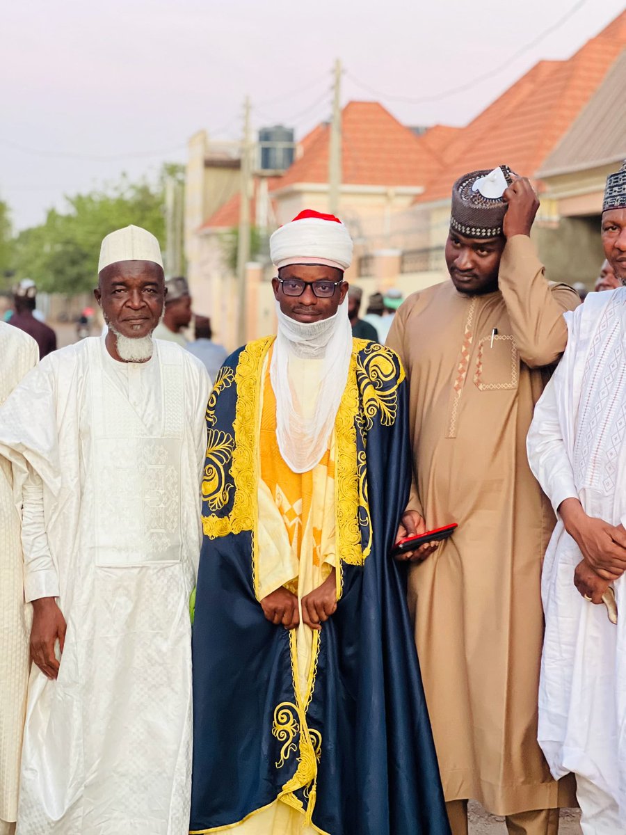 UsamaMuhammadU1's tweet photo. HALARTAR WA’AZIN WALIMAR AURE A SOKOTO.

A ranar Asabar da ta gabata, na halarci wa’azin Walimar Auren Umar Abubakar Jibril a Masallacin Markazus Sunnah, Guiwa Low-Cost Area.

Taro mai cike da albarka da nasihohi kan muhimmancin aure, tsoron Allah, soyayya da hakuri.🤲 https://t.co/qYdmfczsoA