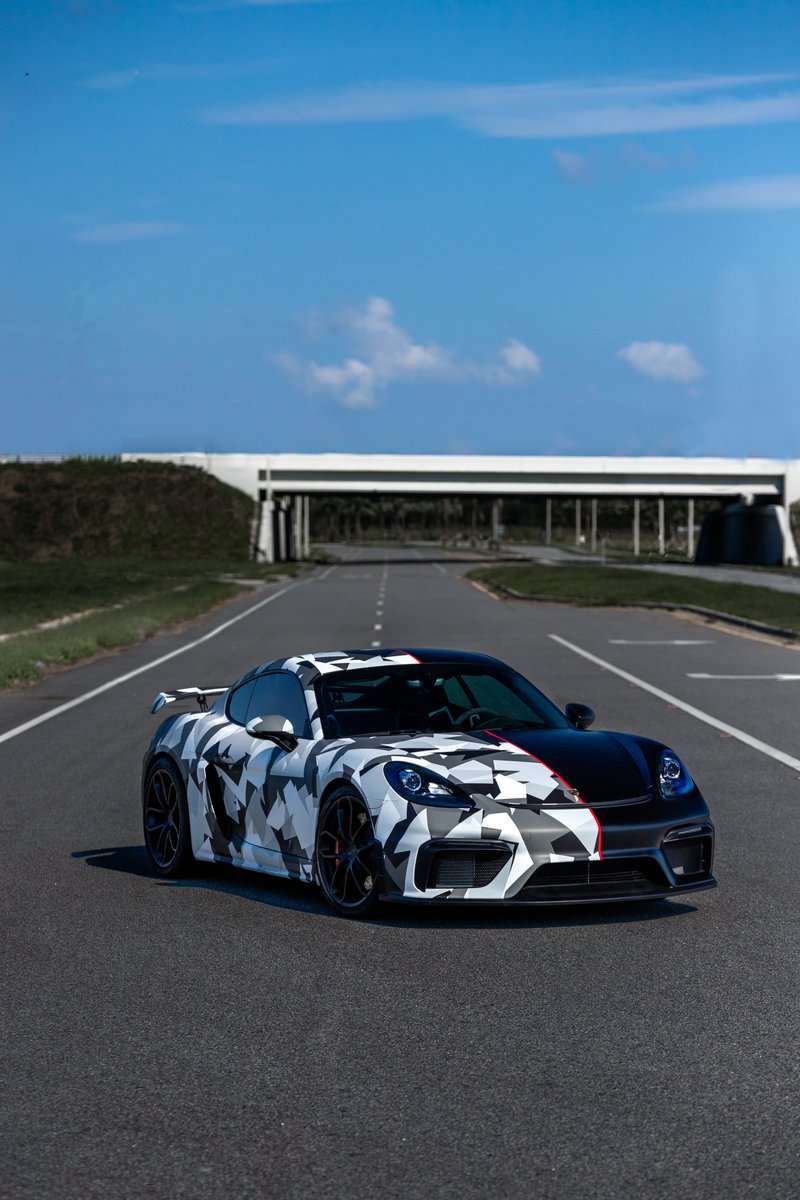 201WRAP's tweet photo. Chaos only works when it’s controlled.

A design like this can go wrong fast:
too much pattern and the car disappears
too much contrast and it feels random
This one works because the graphics still respect the shape.
The matte black grounds it. https://t.co/FMlZDpiPCs