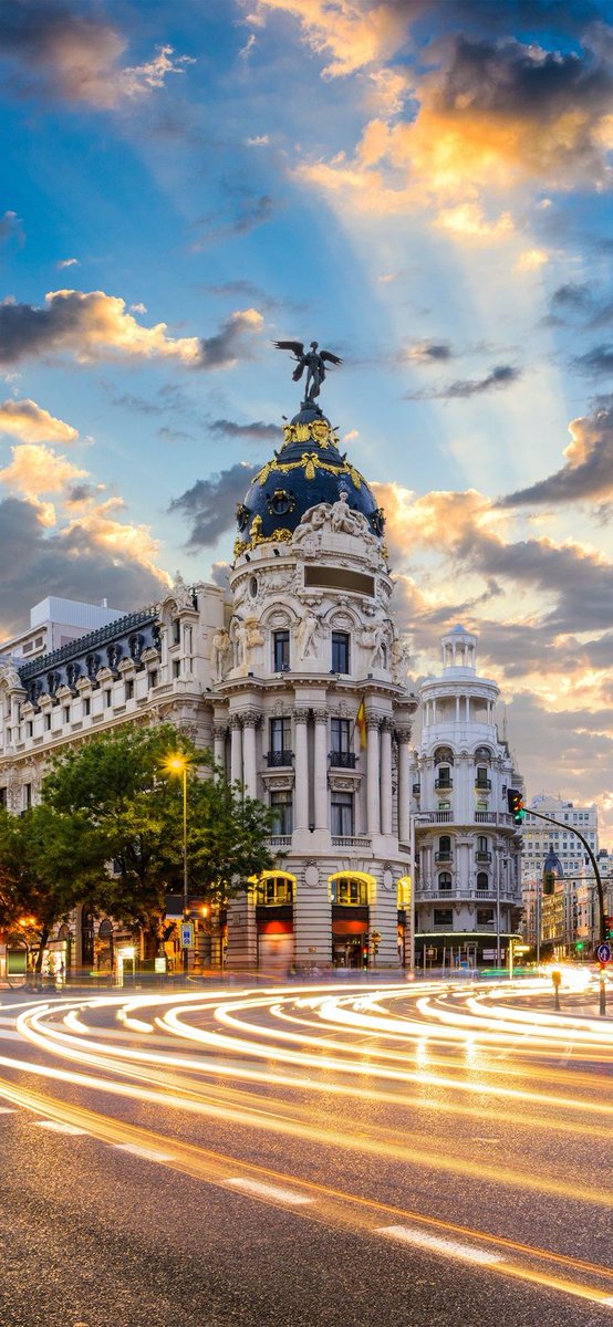 naturalbeautyi7's tweet photo. 📍 Metropolis Building, Madrid, Spain 🇪🇸 https://t.co/HQHIKBEYq4