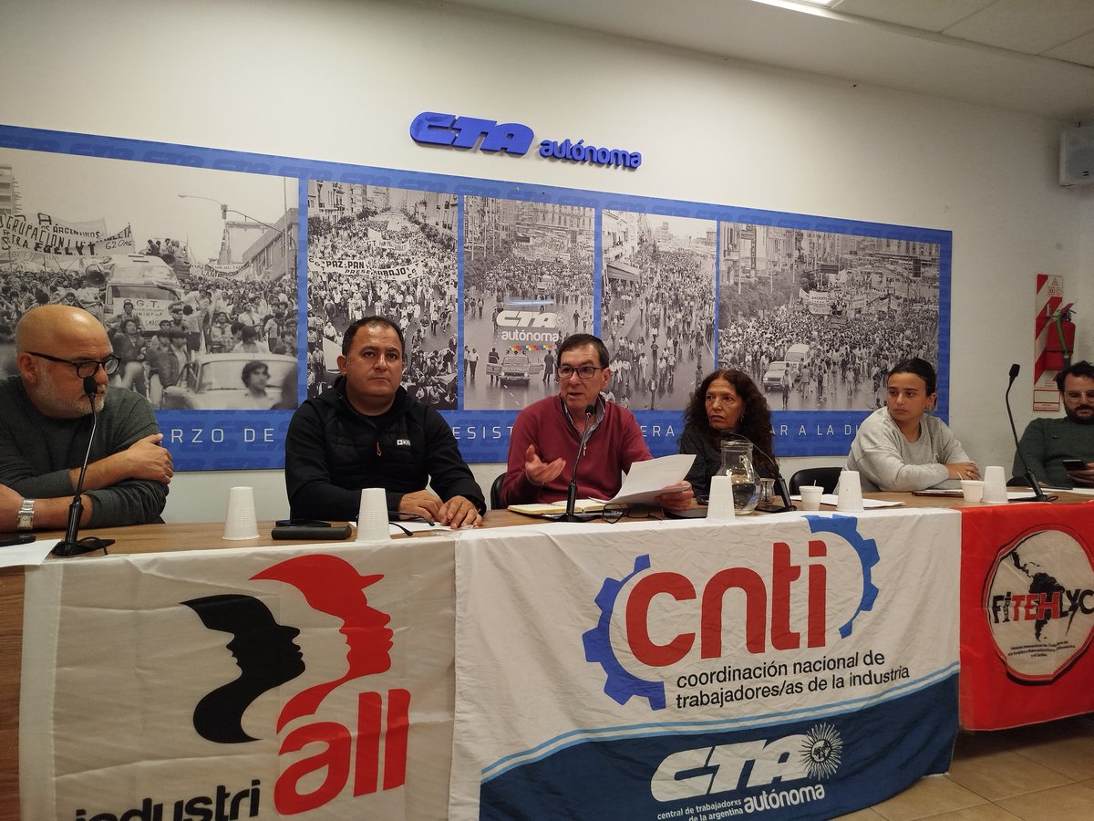 CNTICTA's tweet photo. La Comisión Ejecutiva Nacional de la CNTI resolvió realizar su 3er Congreso Nacional el 14 de mayo.

Fortaleciendo el Poder Sindical, contra el industricidio y por la reconstrucción soberana y productiva de la Argentina. https://t.co/8BGYvVVuXr