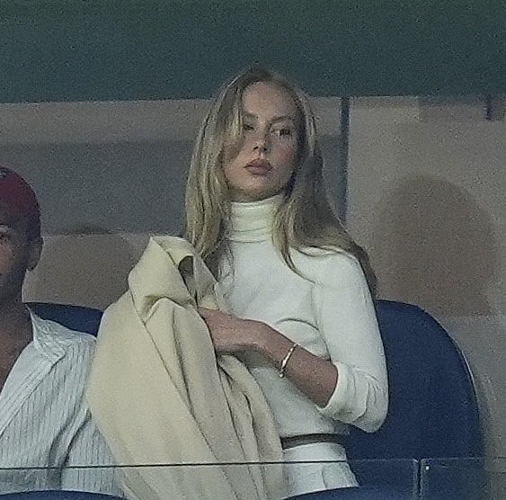 ItzCarlos tweet media