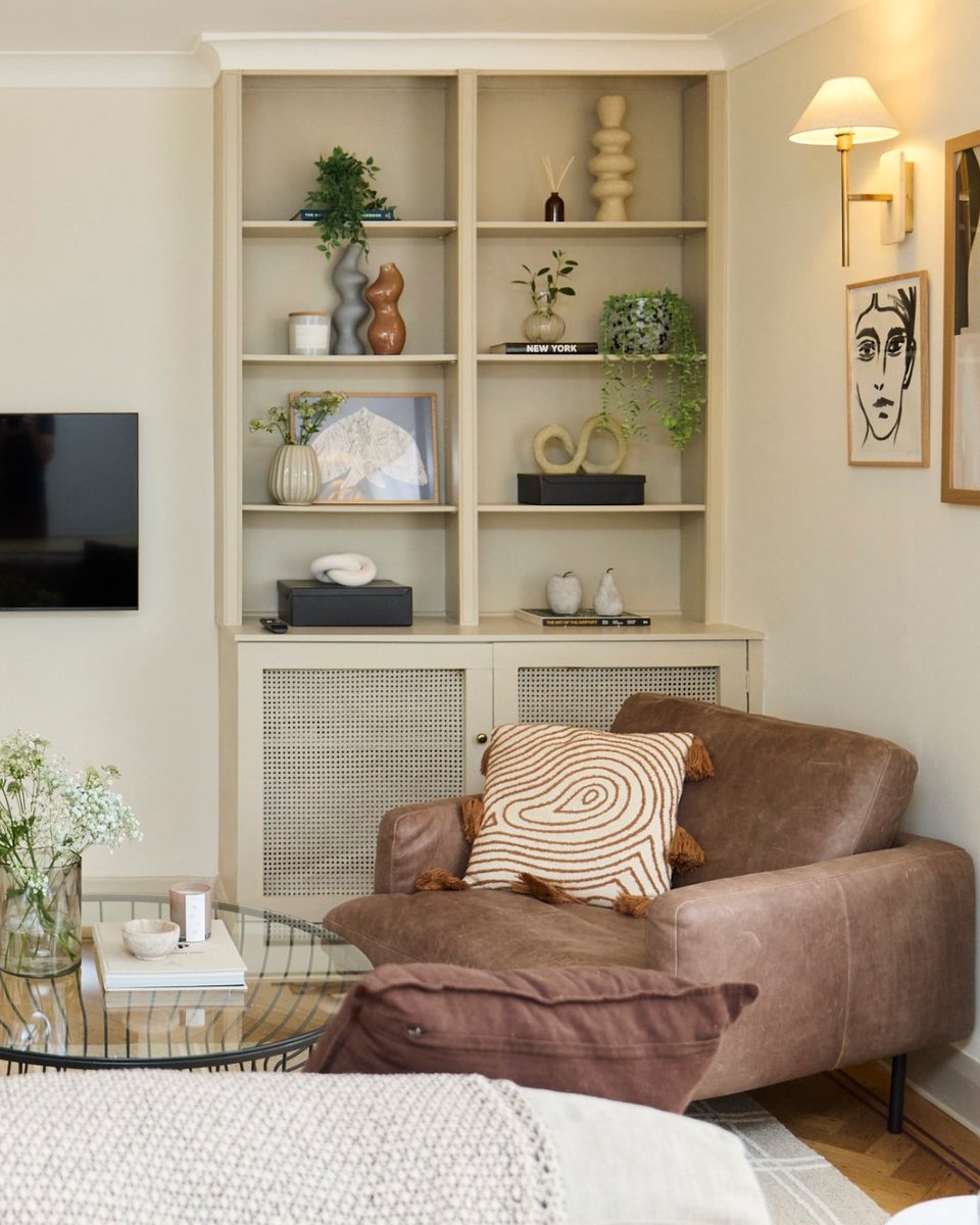 Douglas_Gordon's tweet image. Quiet courtyard living moments from Hyde Park 🌿

📍 Strathearn Place, W2
💷 £725,000 | 1 bed | 609 sq ft

🔗 Click the link to find out more: bit.ly/47Xqn2D

#bayswater #w2 #londonproperty  #propertyforsale