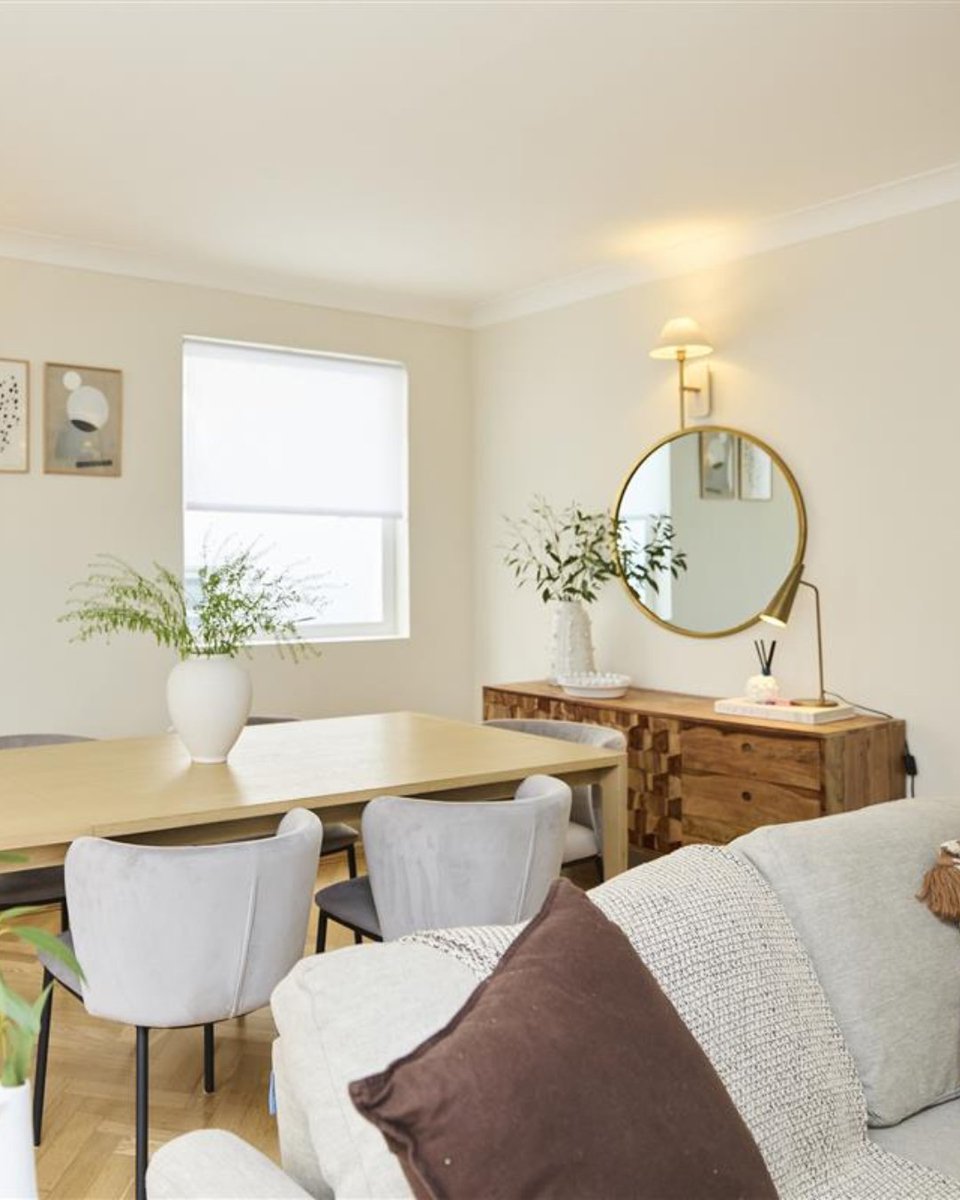 Douglas_Gordon's tweet image. Quiet courtyard living moments from Hyde Park 🌿

📍 Strathearn Place, W2
💷 £725,000 | 1 bed | 609 sq ft

🔗 Click the link to find out more: bit.ly/47Xqn2D

#bayswater #w2 #londonproperty  #propertyforsale