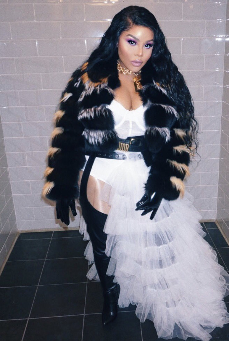 Fashion Fits On Lil’Kim Like A Glove. 

🙌🏾👑🐝🫶🏽