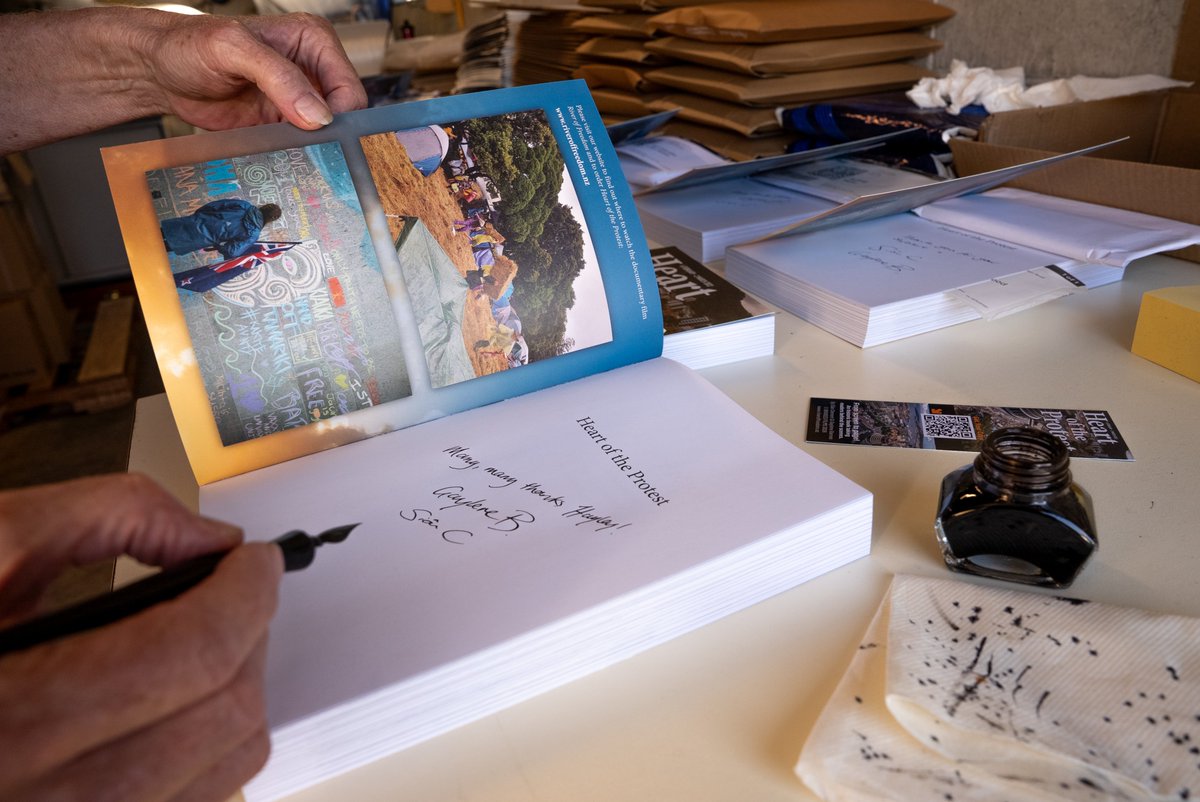 RiverFreedom22's tweet photo. Would you like your copy of Heart of the Protest SIGNED? With an old-fashioned pen and ink even...!
#heartoftheprotest
Thank you for your support of this book that captures the stories behind the historic convoy protest of Waitangi Weekend 2022, the Parliament occupation that followed, and the making of the film River of Freedom.
#riveroffreedom
Select your copy: https://t.co/tpHhbqpIcA