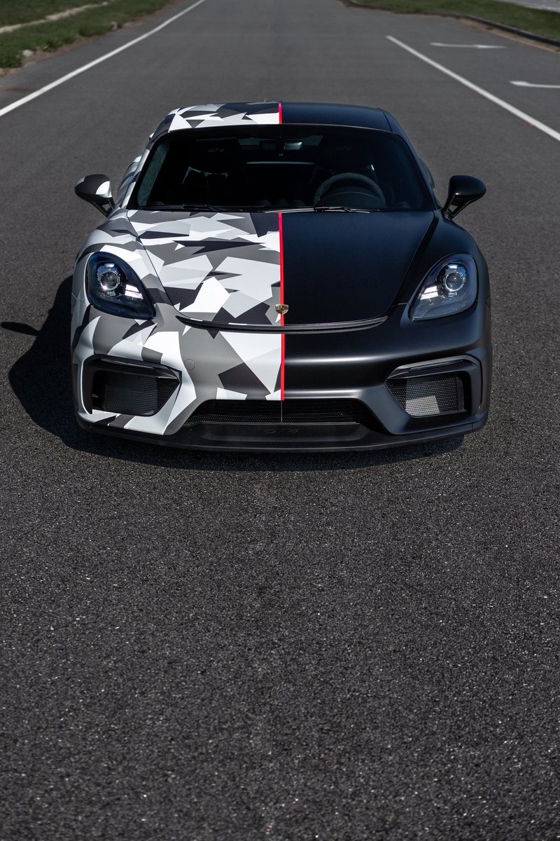 201WRAP's tweet photo. Chaos only works when it’s controlled.

A design like this can go wrong fast:
too much pattern and the car disappears
too much contrast and it feels random
This one works because the graphics still respect the shape.
The matte black grounds it. https://t.co/FMlZDpiPCs