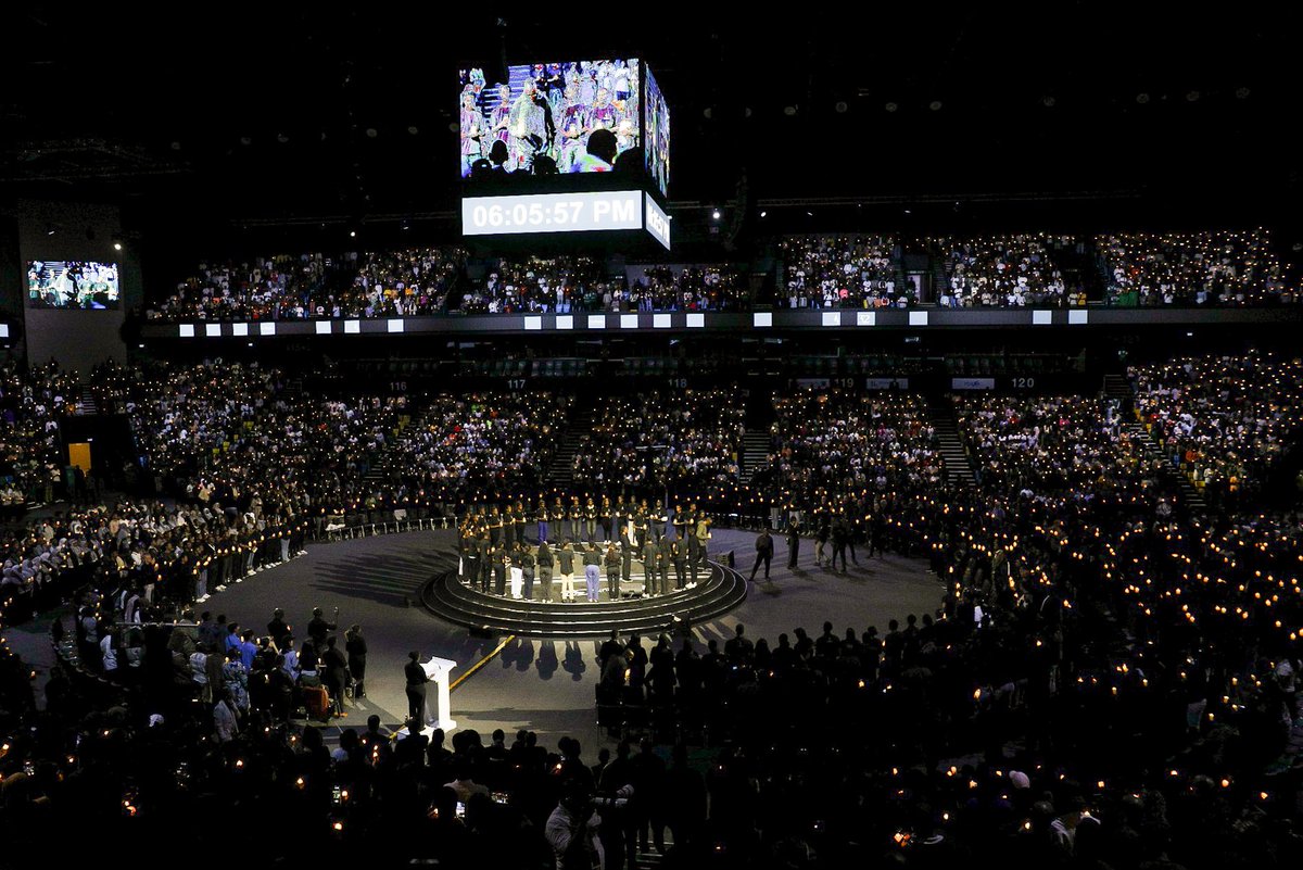UNOSAPG's tweet image. April 7 marks beginning of #KWIBUKA - period of remembering the 1994 Genocide against the Tutsi in #Rwanda.  

Special Adviser Beyani joined the commemorations in Kigali, while the Office joined commemoration at UNHQ.

We mourn, we remember, we remind. 

📸@NewTimesRwanda &amp;amp; OSAPG