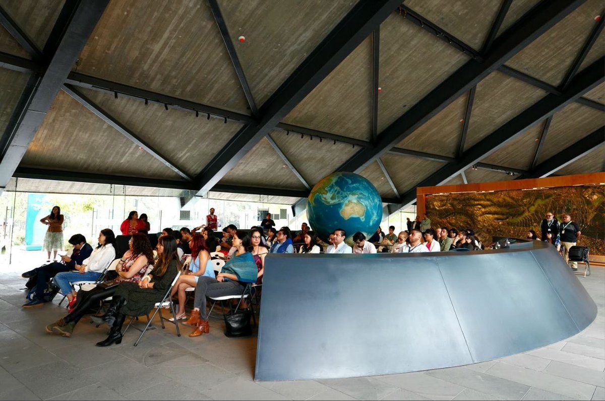 SEDEMA_CDMX's tweet photo. Como parte del Plan General de Desarrollo de la Ciudad de México, se llevó a cabo el foro "Cambio climático, calidad del aire y transición justa", donde especialistas y autoridades dialogaron sobre los retos ambientales actuales.

Durante el encuentro se compartieron ideas, experiencias y propuestas orientadas a construir un futuro más sostenible para todas y todos.