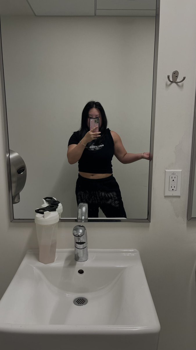 imsoblushing's tweet photo. take it all out in the pump 💪🏽 https://t.co/gLuDCwfw1N