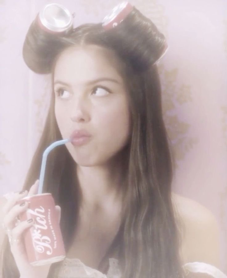 livie! IS SEEING ARIANA ⋆｡˚ 人✪ ⸆⸉ tweet media