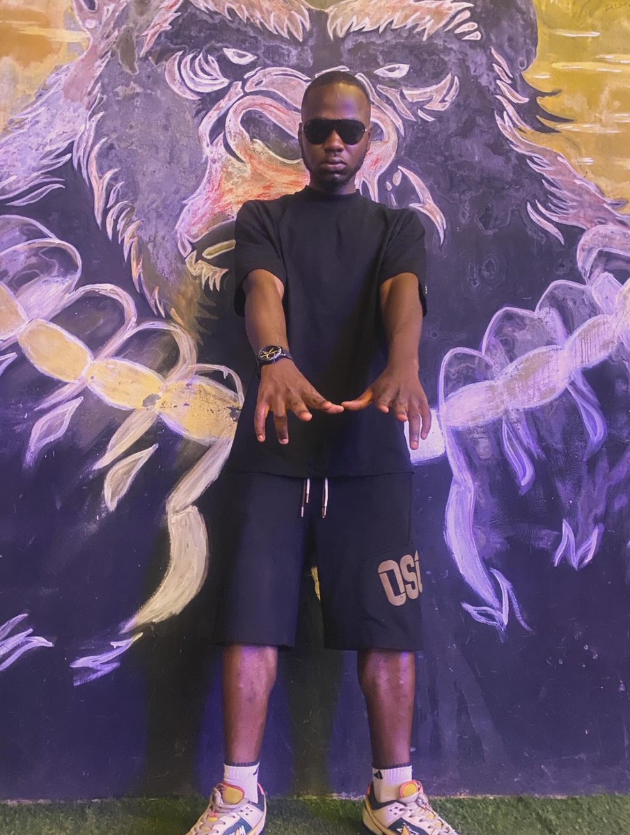 hypeman_veeju's tweet photo. V 4 VIBE  and E 4 ENERGY
📌
#hypemanveeju #nigerianhypeman  #growthmindset https://t.co/cIJ3jTvTcY