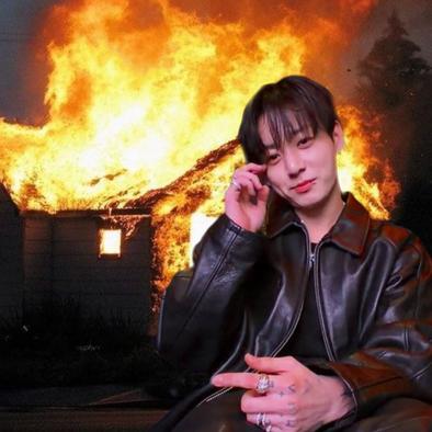 jjkvsmin's tweet photo. @jmjklab ele: desculpa pro meu army
ele tbm: esperem o processinho youtubers https://t.co/t8cjHFCyHr
