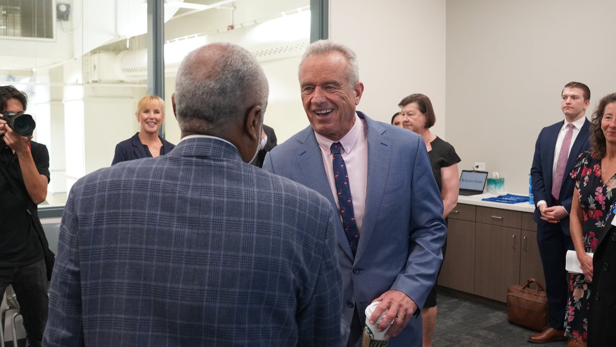 HHSGov's tweet image. On the latest stop of the Take Back Your Health Tour in Scottsdale, AZ, @SecKennedy met with @BannerHealth leadership to see firsthand how innovation is expanding access to community-based care.

From the Children’s Healthmobile delivering pediatric services to underserved