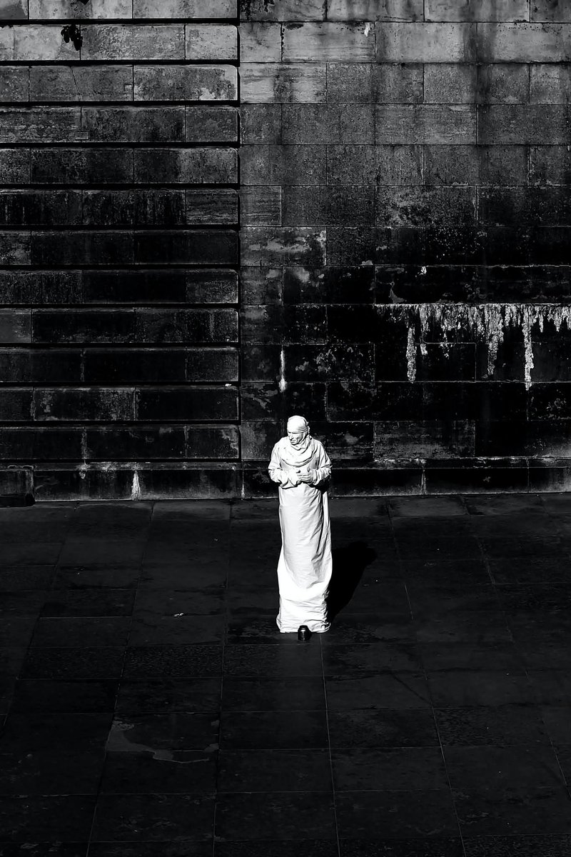 colinesss's tweet image. Petrified 
#Street #blackandwhite #streetphotography #Paris #pascalcolin #canon #50mm