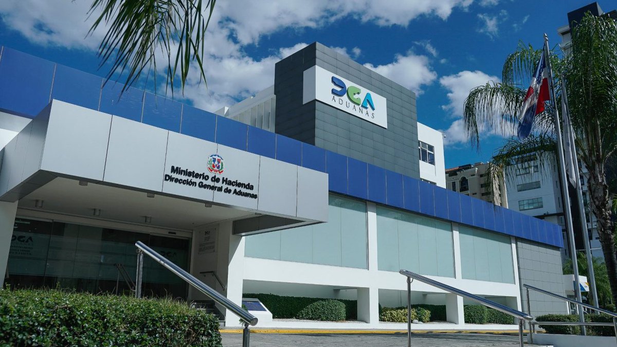 InvertixRD's tweet image. Aduanas reporta aumento de RD$1,328.30 millones en recaudaciones de marzo en medio de un entorno global adverso

invertix.com.do/aduanas-report…

#DGA #Aduanas