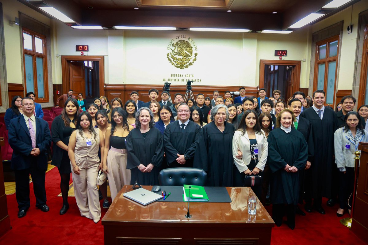 Yasmín Esquivel Mossa tweet media