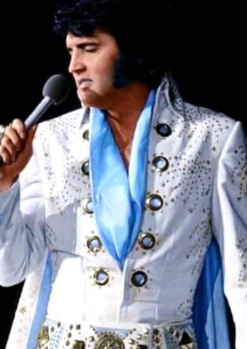 alexanjk1123's tweet image. April 7, 1972;
Elvis on Tour Documentary:
Elvis performed at the University of Dayton Arena, Dayton, Ohio.
Elvis wearing the White Fireworks Suit.
Attendance 13,788. 
#ElvisPresley #ElvisHistory