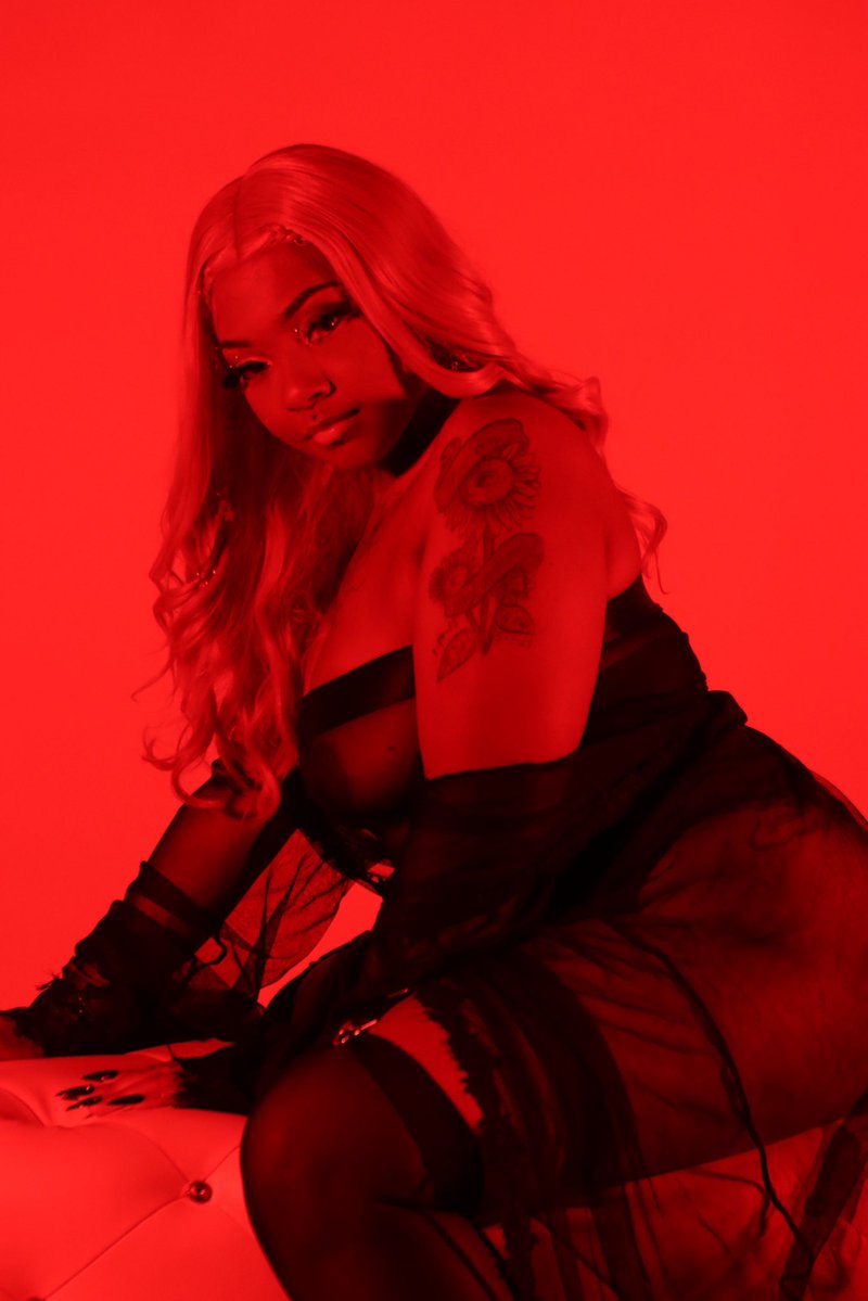 ForeverYonik tweet media