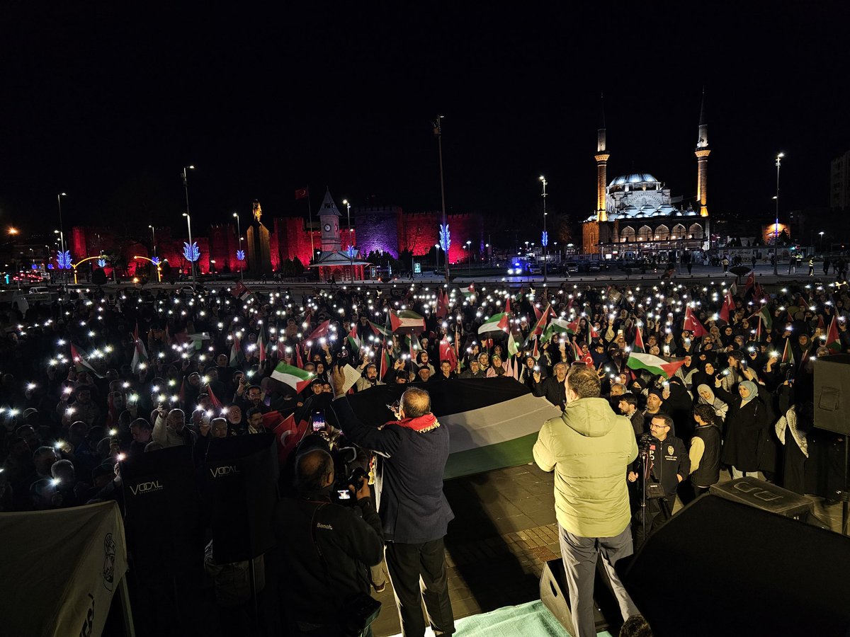 israilli teröristlerin masum Filistinli esirler için aldığı idam kararını protesto etmek için meydanlara indik.! #idamlarıdurdurun #FreePalestine #Kayseri 🇹🇷🇯🇴