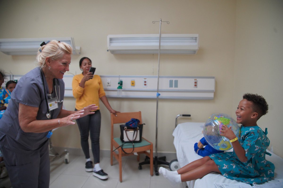 centromedicocr's tweet photo. En el Día Mundial de la Salud, celebramos la misión de nuestro hospital: cuidar, acompañar y servir.

Reafirmamos nuestro compromiso con la salud, el bienestar y una atención humana y de calidad.

#CentroMedicoCentralRomana #HospitalCentralRomana #SaludyBienestarCR https://t.co/Ooj5tLUGIm