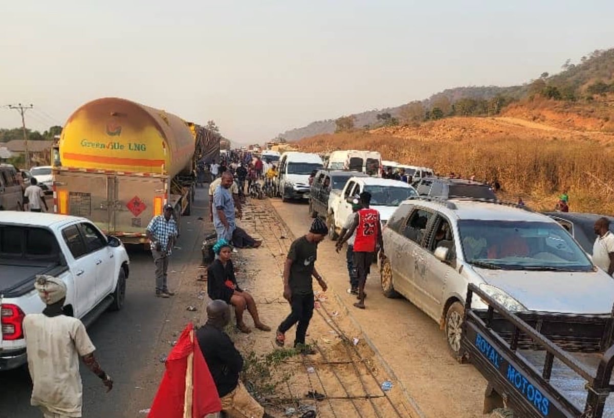 thecableng's tweet photo. TUNDE OLUSUNLE: "The Abuja-Lokoja road perhaps deserves a place in the *Guinness Book of Records* as one Nigerian project which has been in progress for a staggering 20 years, through the regimes of five elected Presidents. Tinubu indeed is the fifth successive President to be involved with efforts to complete the seemingly jinxed project. As has become sadly customary, commuters who travelled on the Abuja-Lokoja road during the Easter break, had sad narratives to share. Their experiences were not any better than the situation during the 2025 Christmas and new year season, when travellers were stuck on the road for several days. Early birds who left their locations from both the northern and southern ends of the Abuja-Lokoja road, found themselves hedged in by the typically intractable gridlock occasioned by the non-completion of the road."

https://t.co/Z26eu9dnf6