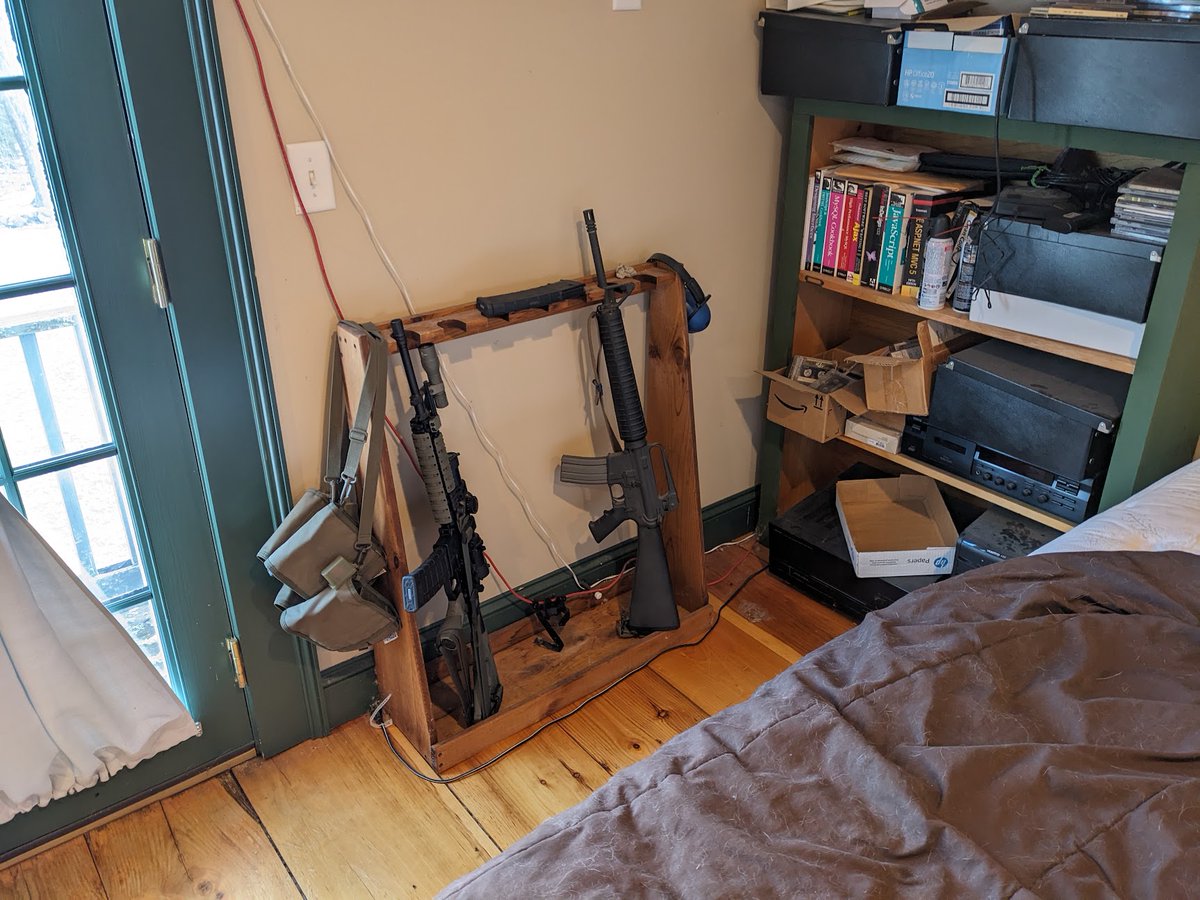 ⓘ Dogs don't have thumbs tweet media