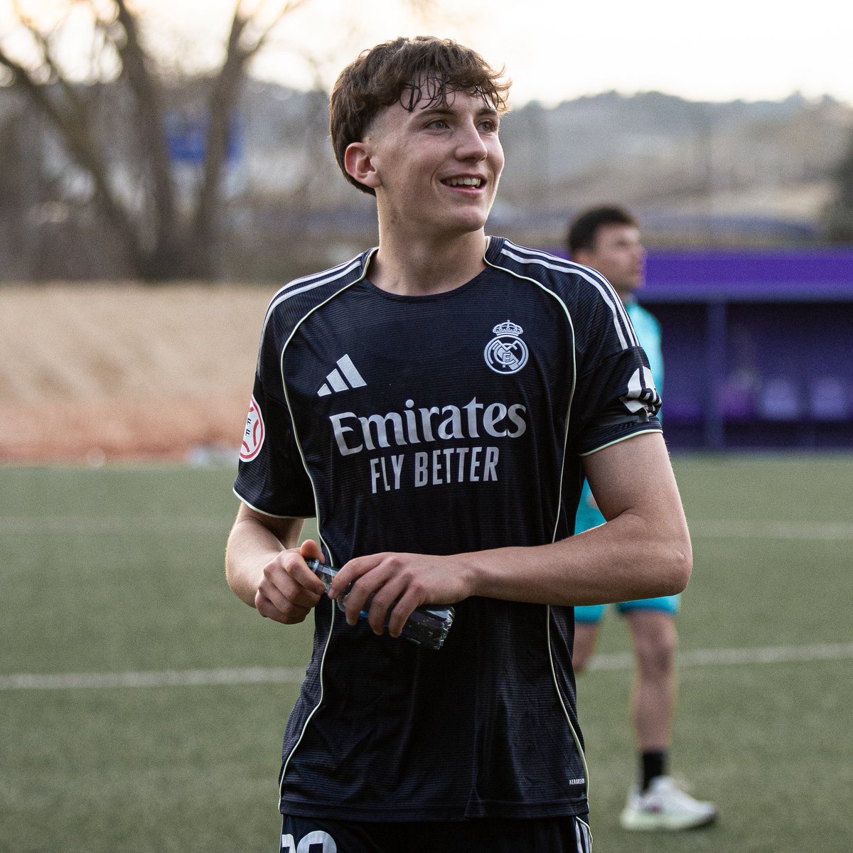 guillepucela_'s tweet photo. Mateo Garrido (central, 2009) acaba de debutar con el Real Madrid Castilla en Old Trafford

Victoria por 2-4 en la Premier League Internacional

Disputó los últimos 20 minutos de la prórroga https://t.co/0doq7315fk