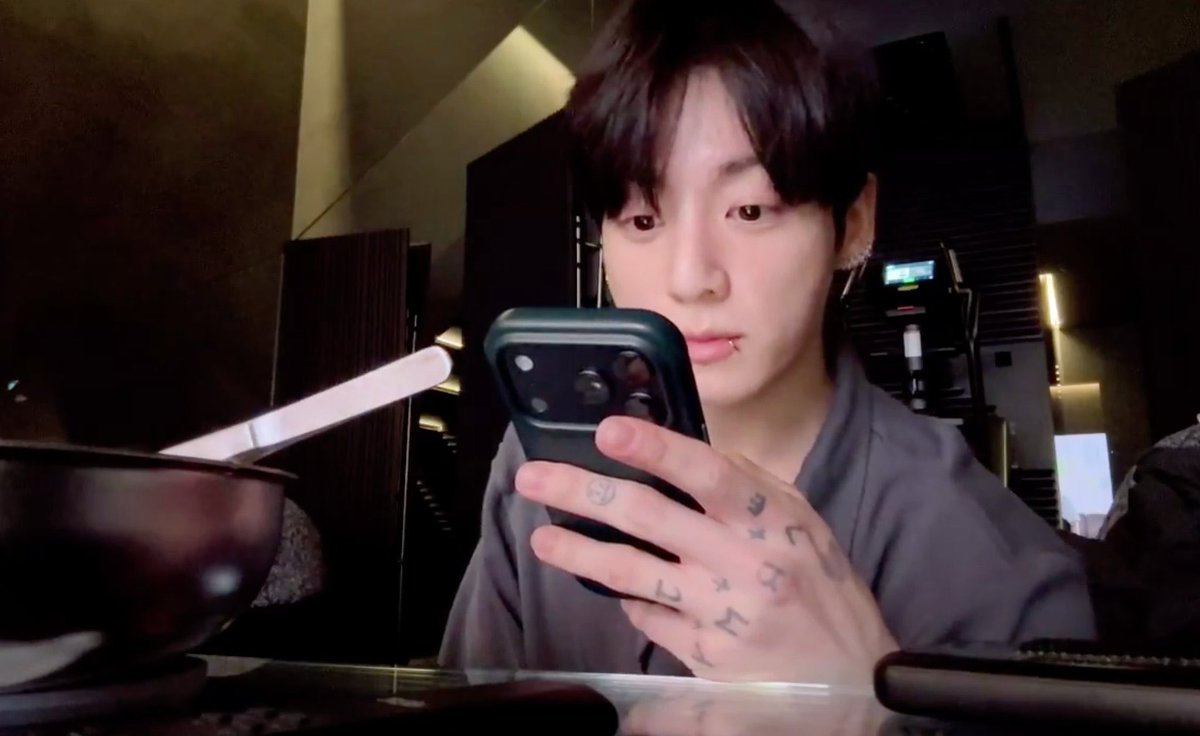 Universo Bangtan ⁷ tweet media