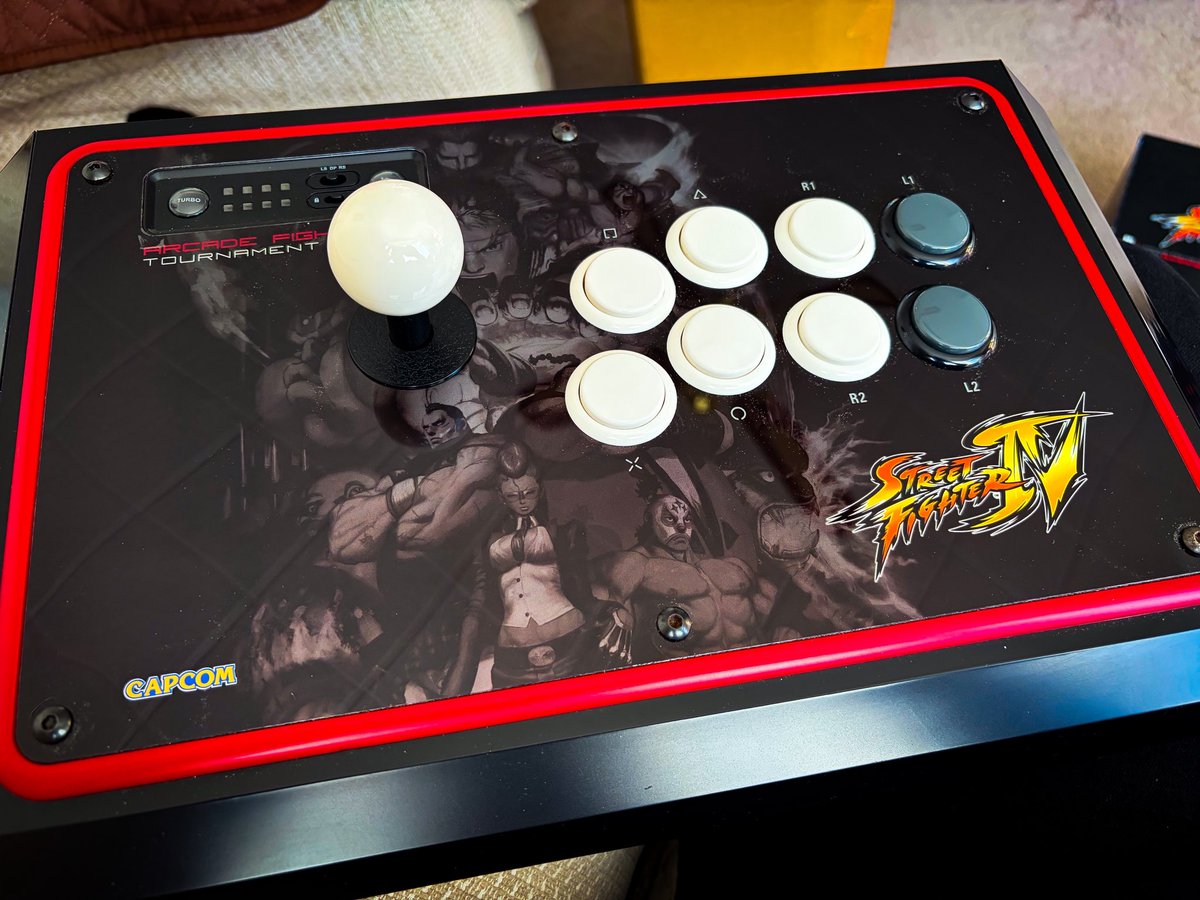 mattatronics's tweet image. Managed to grab this boxed Street Fighter IV arcade stick for a steal! Time to give it a thorough testing methinks!

#Capcom #StreetFighter #PS3 #PlayStation #RETEOGAMING