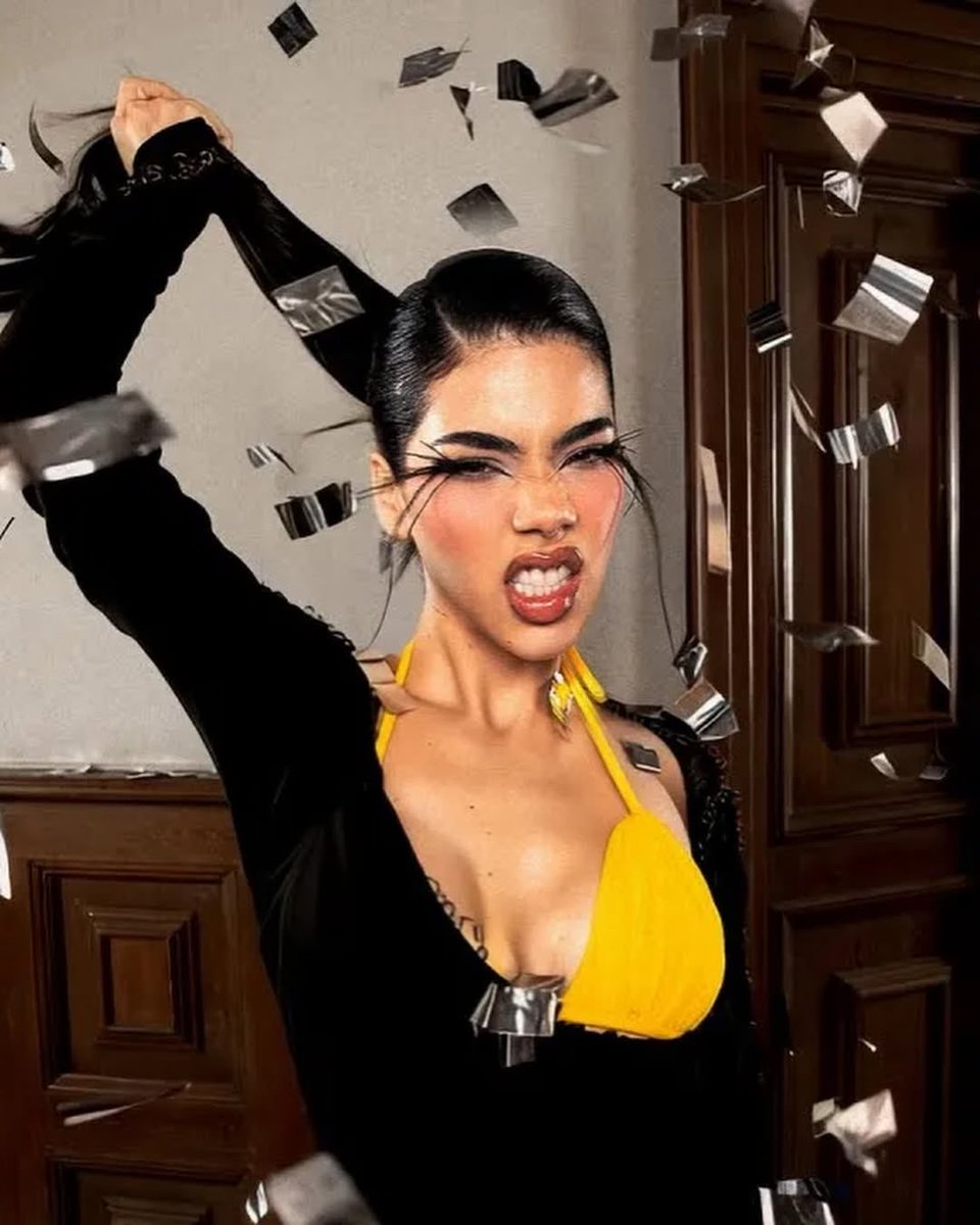 slut pop tweet media