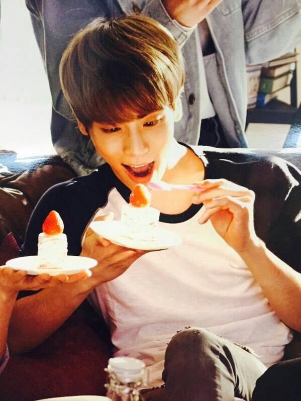 AwkwardShinee tweet picture