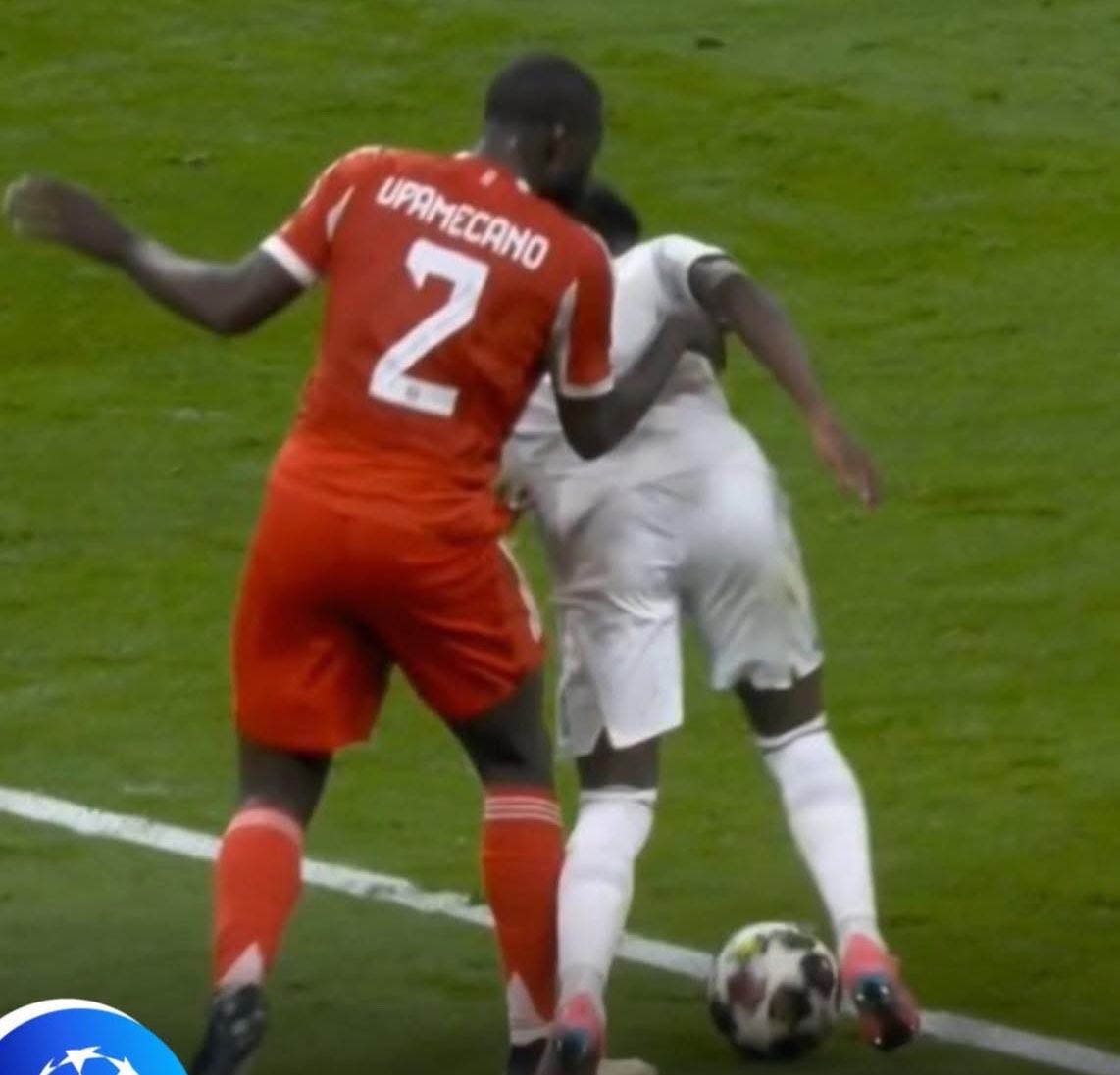 AliRMC8's tweet image. اقولك ريال تحكيم 
اقولك كاساي وشاكير🤡