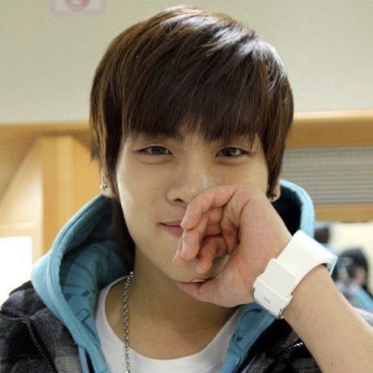 AwkwardShinee tweet picture