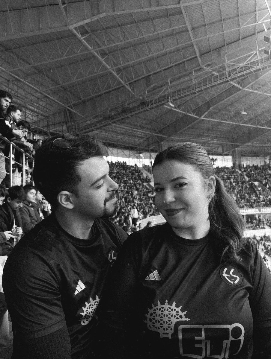 sudedoganxx's tweet photo. ❤️🖤 https://t.co/9zgZuzVlMi