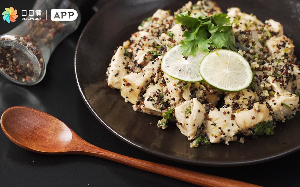 ChrisClev's tweet photo. Swap heavy meals for this light, protein-packed bowl! Grilled chicken, quinoa, roasted veggies u0026 a drizzle of olive oil. Fuel your body, cut cravings, stay full longer. Perfect for your #FatLoss journey https://t.co/q3srTEKBLA