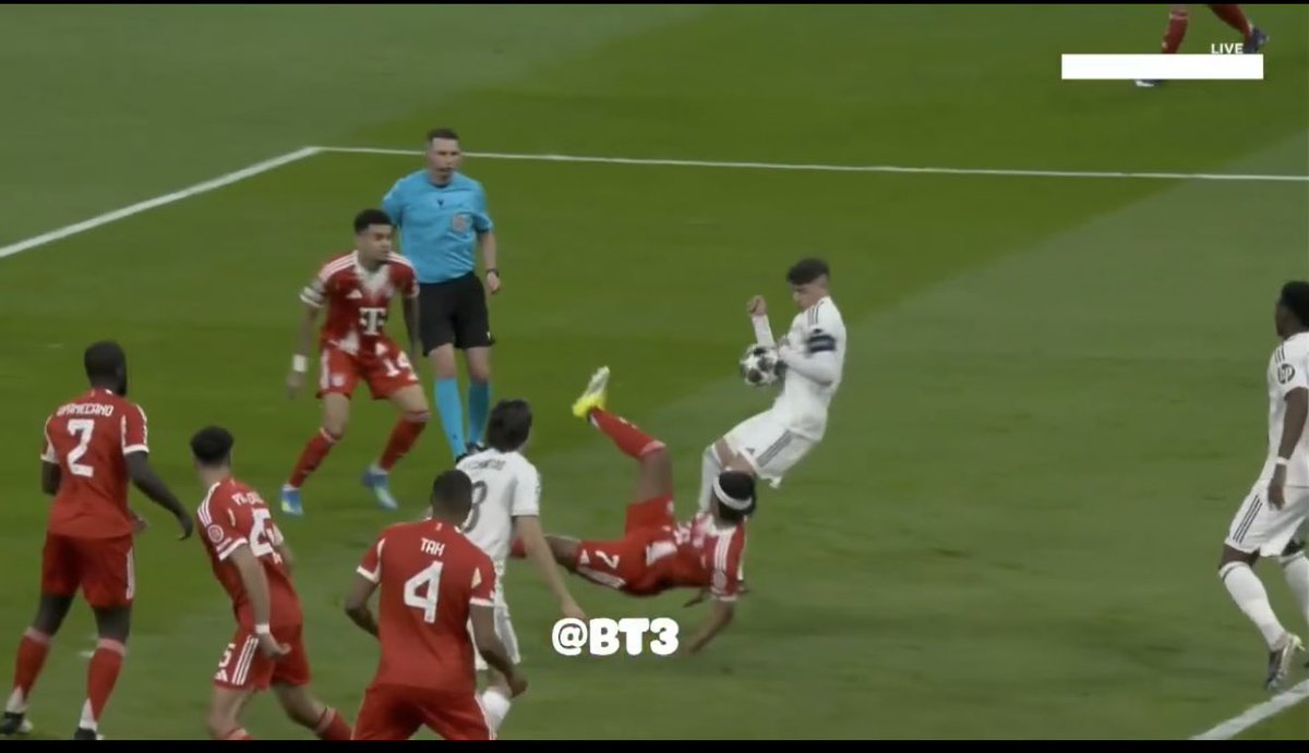 بآستيان tweet media