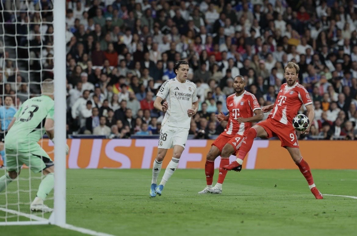 adrrie__'s tweet photo. 🚨El Bayern gana al Madrid en el Bernabéu!🇩🇪
El conjunto babaro se impone 1-2 a un Madrid que recortó distancias con el gol de Mbappe.
Se queda todo abierto para la
Vuelta. https://t.co/S7yaYl7CqW