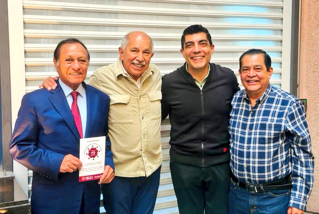 Candelaria___'s tweet photo. Con el coordinador general del Instituto Nacional para el Federalismo y el Desarrollo Municipal (INAFED) @A_QuinteroMX, y al secretario de Movilidad del EDOMEX @JuanHugoNeza!

Afinamos ruta para potencializar desde la @SE_mx a sectores estratégicos, como la movilidad, en municipios del Edomex a través de Hecho en México, que está Mejor Hecho 👍 🇲🇽✅