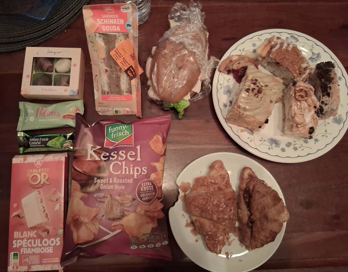 nomnom (somebody fucking end me) tweet media