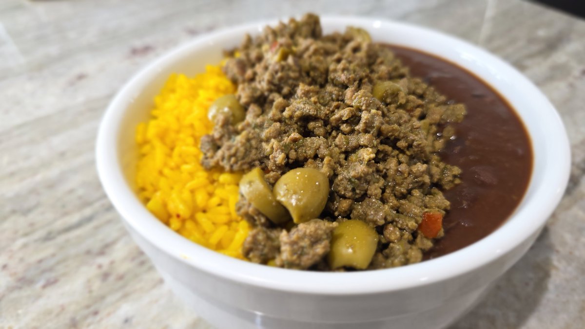 Only__Foods's tweet photo. Picadillo Rice &amp; Beans............
#picadillo #arrozyfrijoles #riceandbeans https://t.co/RMA0mE11YC