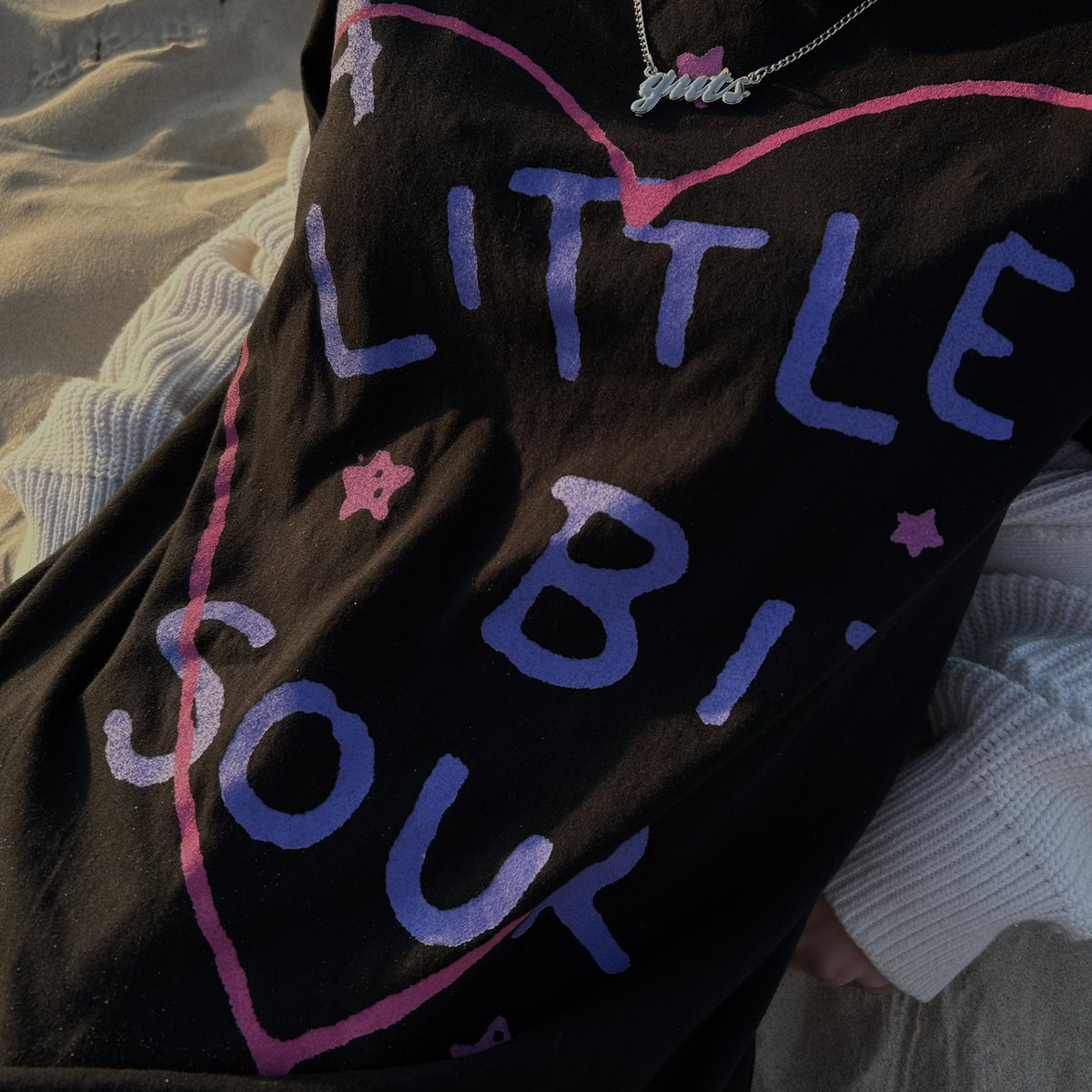 aniabedumb's tweet photo. hii @LiviesHQ just wanted to let u know that i’m up for every europe event if u plan one💕 i’ve been olivia’s fan since 2021 and she means a lot to me, as well as her music which helped me get through so much🥹 i’d love to get a chance to attend a fan event or meet olivia🩷🌸 https://t.co/NQ2qetvFe0