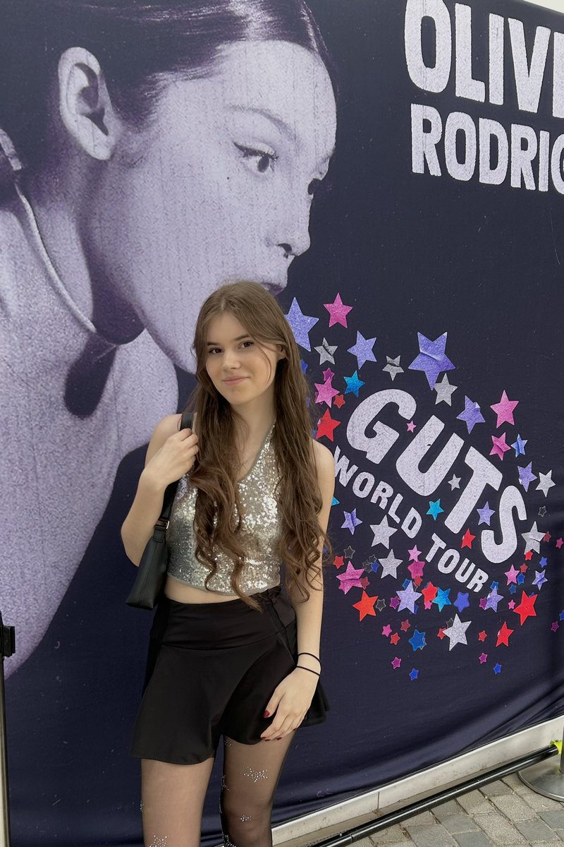 aniabedumb's tweet photo. hii @LiviesHQ just wanted to let u know that i’m up for every europe event if u plan one💕 i’ve been olivia’s fan since 2021 and she means a lot to me, as well as her music which helped me get through so much🥹 i’d love to get a chance to attend a fan event or meet olivia🩷🌸 https://t.co/NQ2qetvFe0